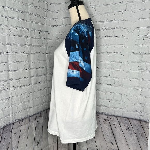 🇺🇸 Patriotic Tee with American Flag and Bald Eagle - Picture 3 of 11